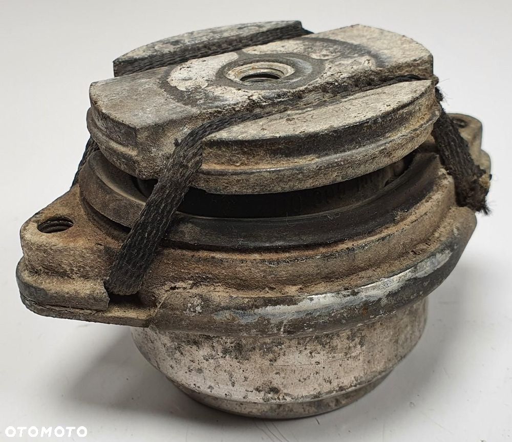 PODUSZKA SKRZYNI AUTOMAT VW PASSAT B5 4B0399151M - 2