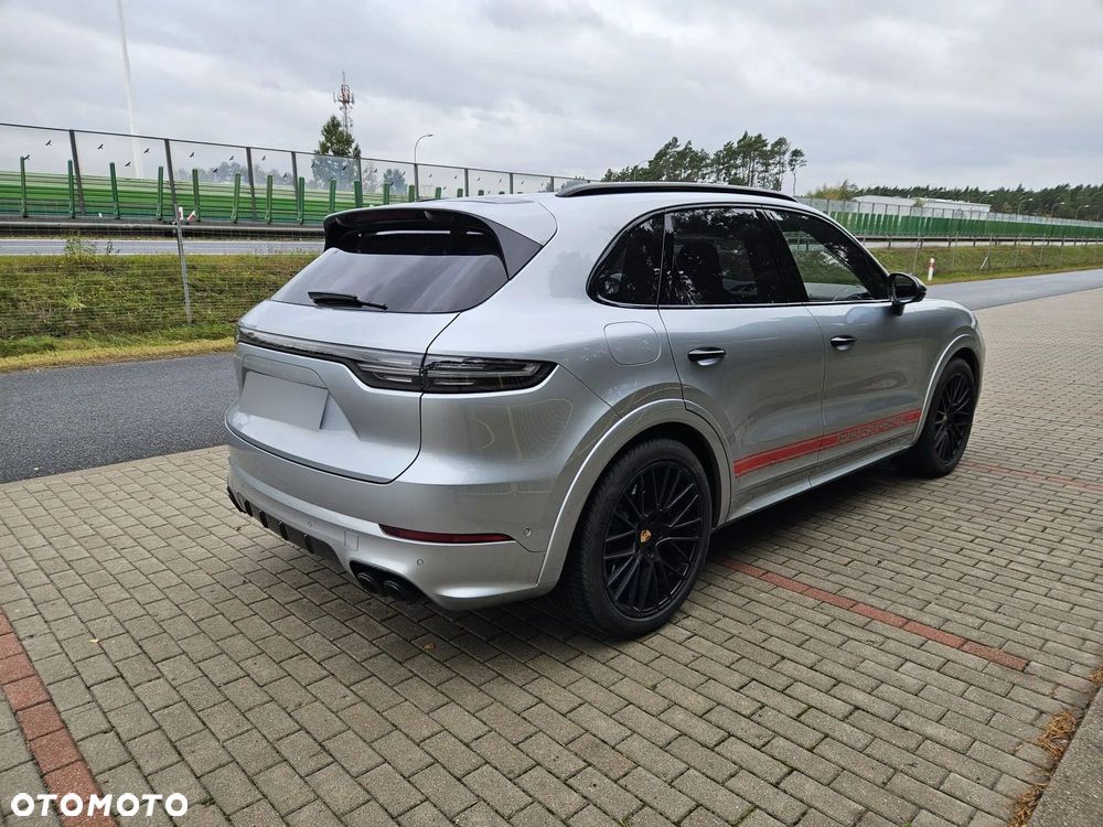 Porsche Cayenne - 4