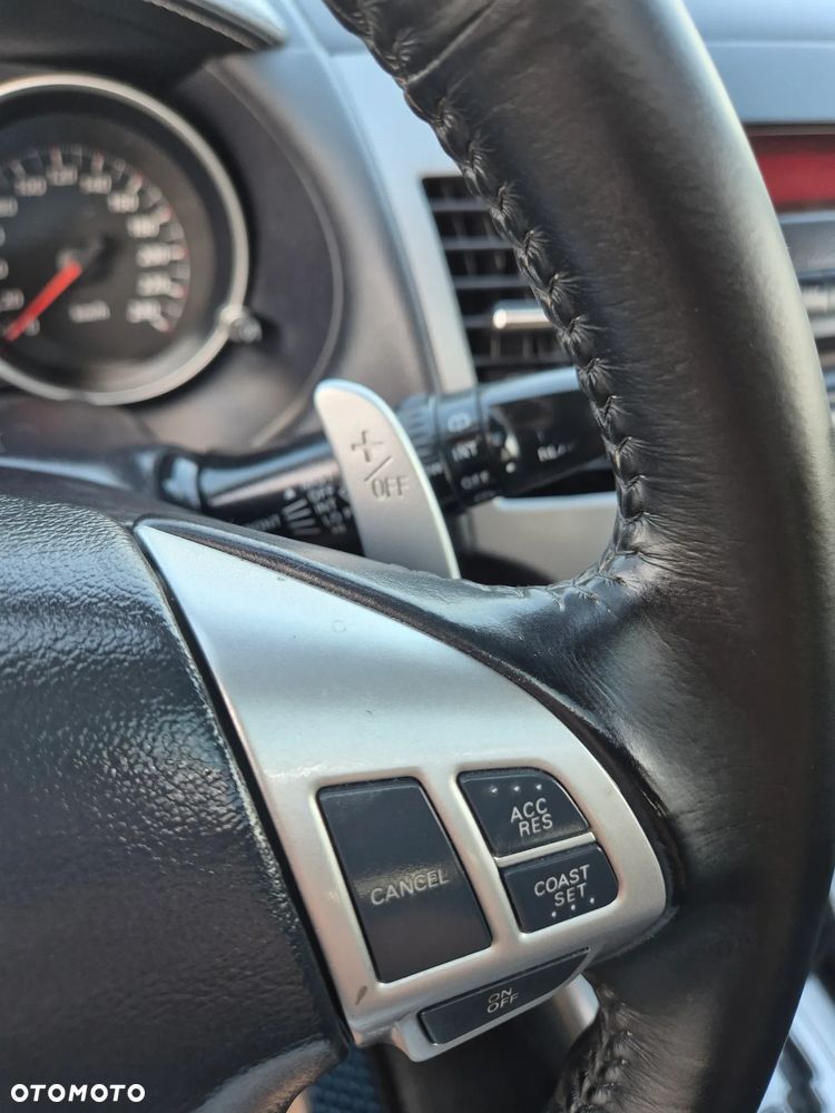Mitsubishi Outlander 2.4 Intense + CVT - 23