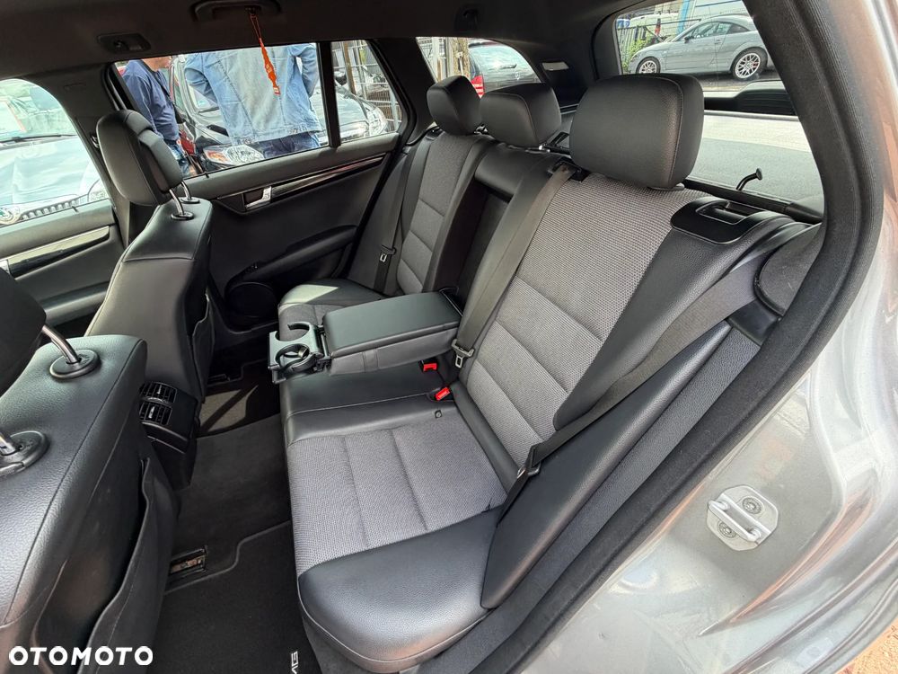 Mercedes-Benz Klasa C 220 CDI DPF BlueEFFICIENCY SPORT EDITION - 25