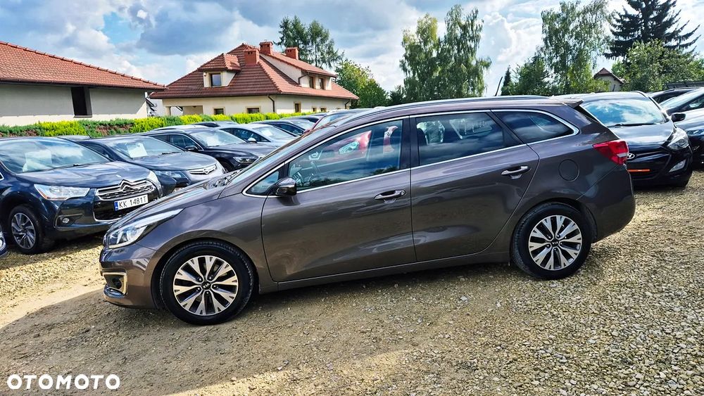 Kia Ceed 1.6 GDI ISG SW Platinum Edition - 24