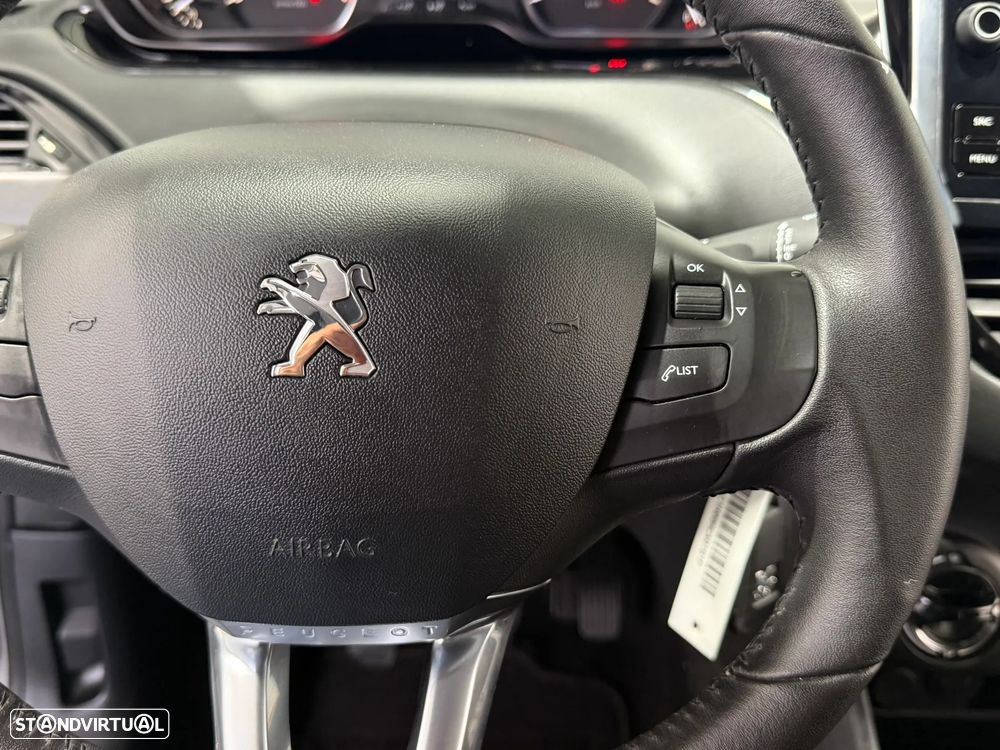 Peugeot 208 1.2 PureTech Style - 24