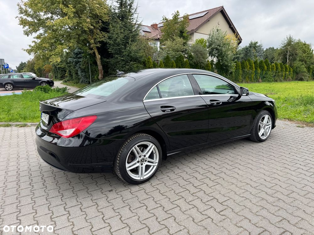 Mercedes-Benz CLA 180 7G-DCT - 3