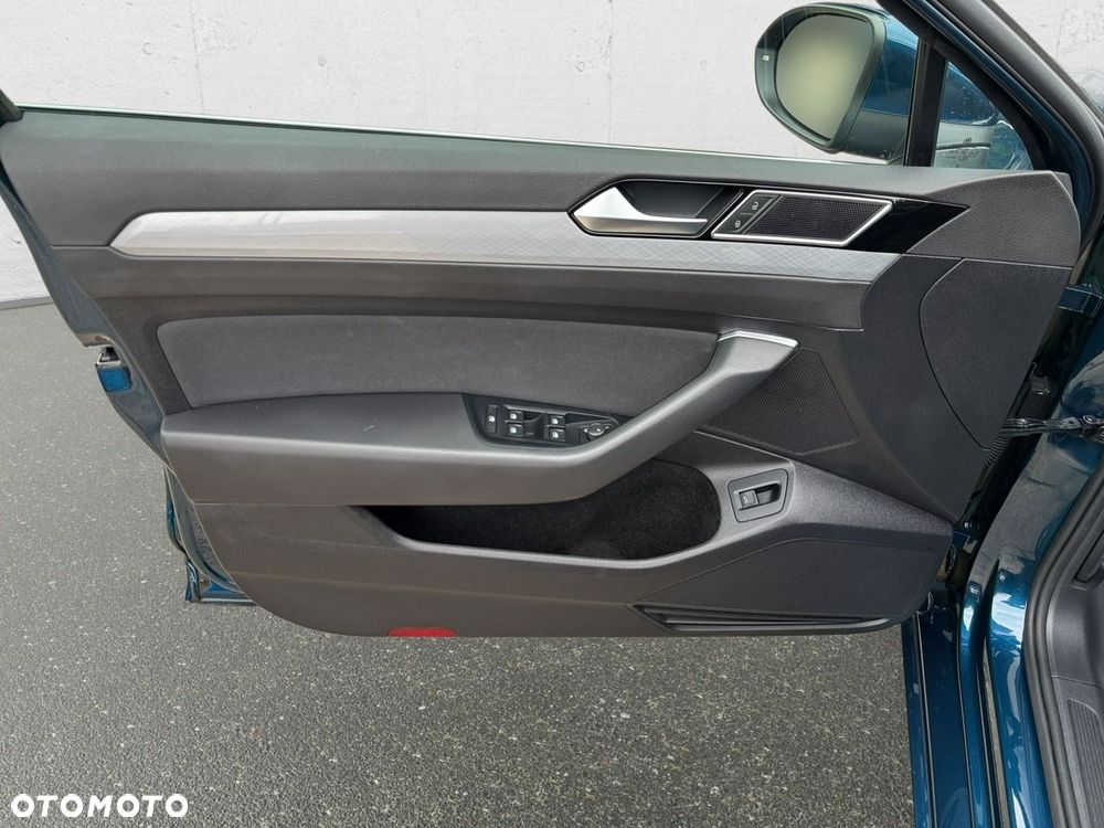 Volkswagen Passat - 10
