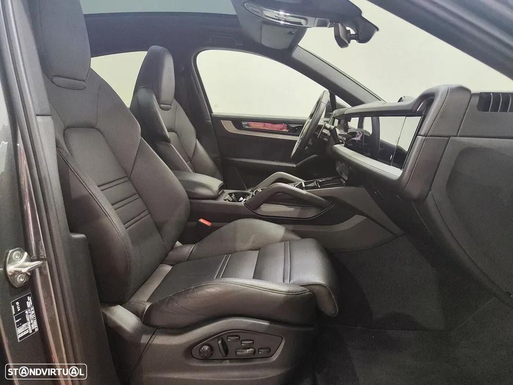 Porsche Cayenne Coupé E-Hybrid - 40