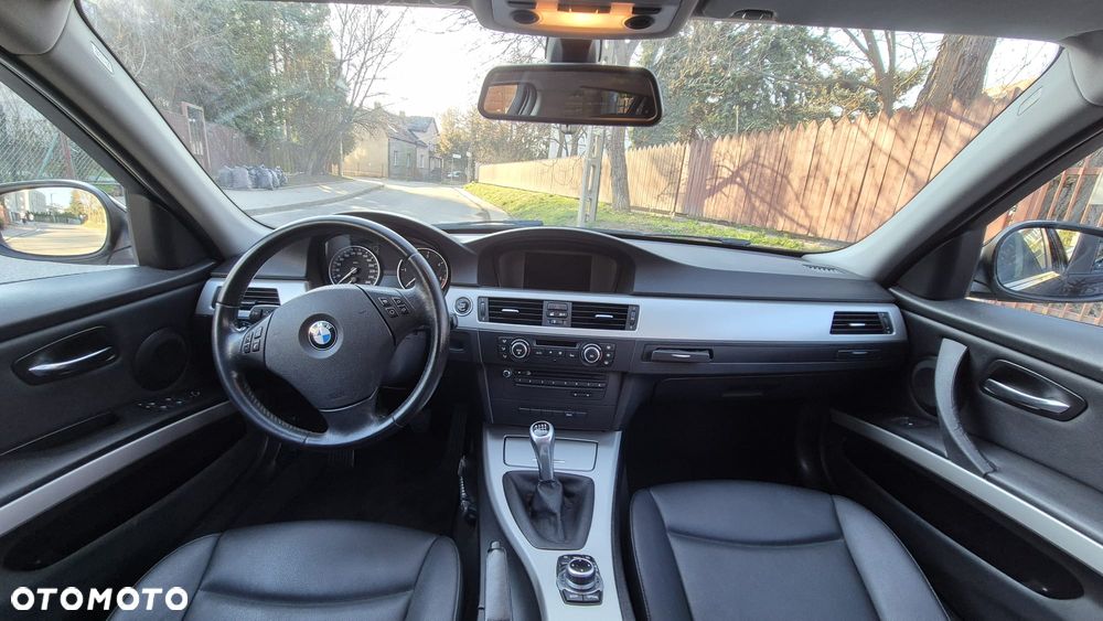 BMW Seria 3 320d DPF Efficient Dynamics Edition - 16