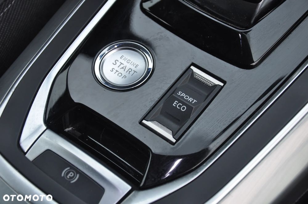 Peugeot 308 BlueHDi 130 EAT8 Black Edition - 36