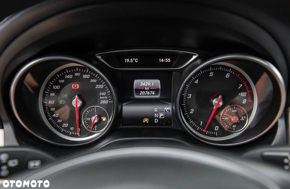 Mercedes-Benz GLA 200 7G-DCT AMG Line - 17