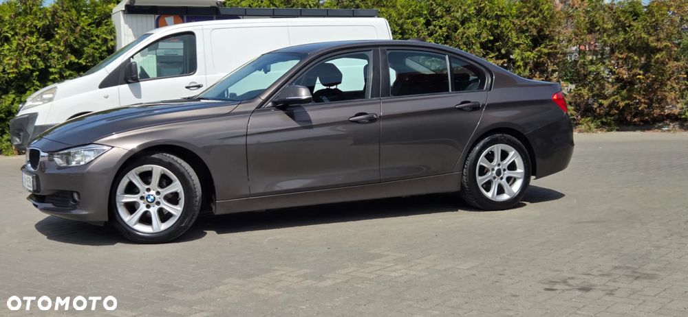 BMW Seria 3 316d EU6 - 8