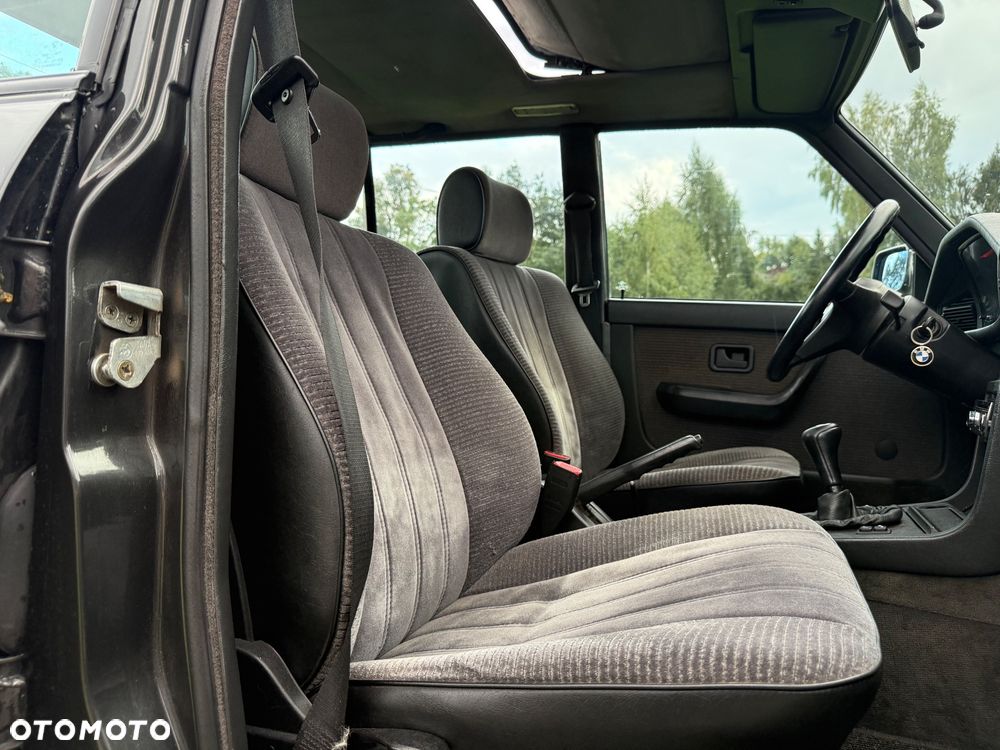 BMW Seria 5 525 i - 6
