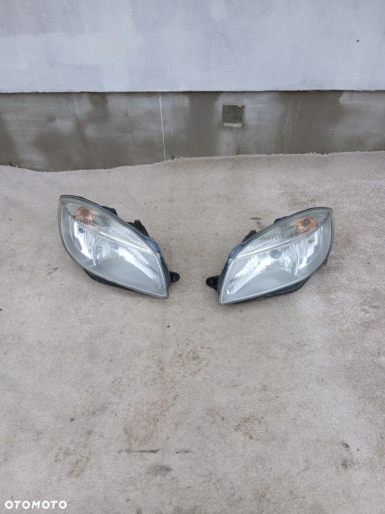 LAMPA PRZEDNIA LEWA I PRAWA SKODA FABIA II ROOMSTER ROK 06/10 EUROPA