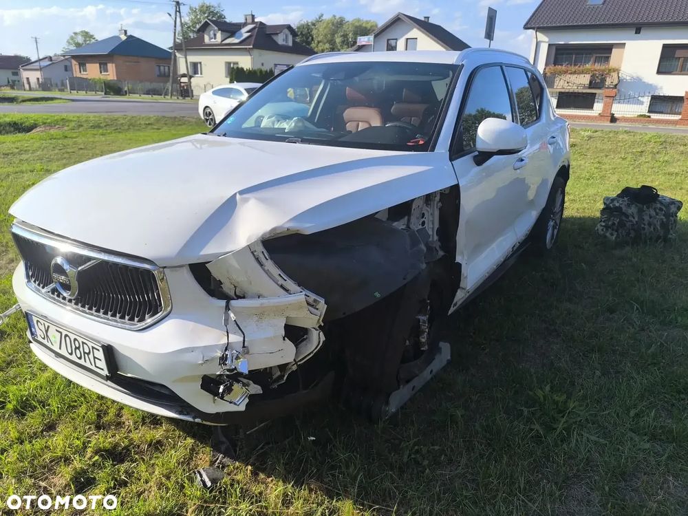 Volvo XC 40 T5 AWD Momentum - 1