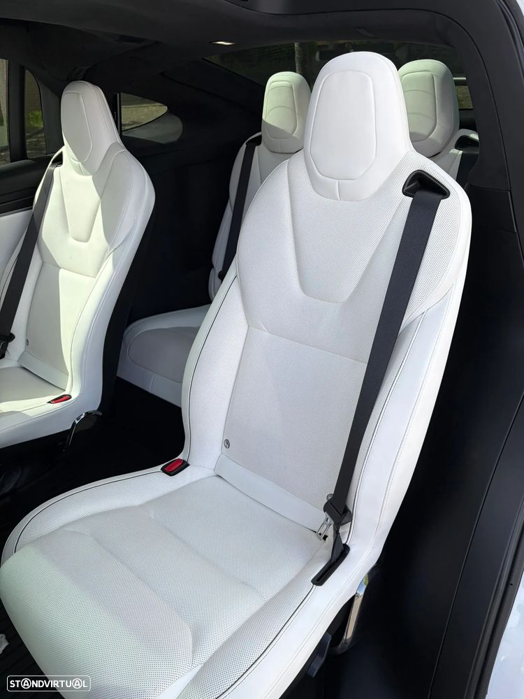 Tesla Model X Plaid AWD - 11