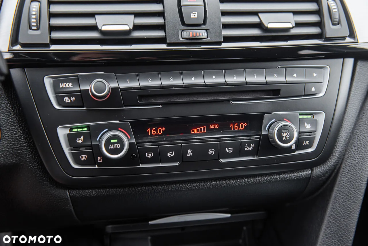 BMW Seria 3 320d Touring xDrive Sport Line - 23