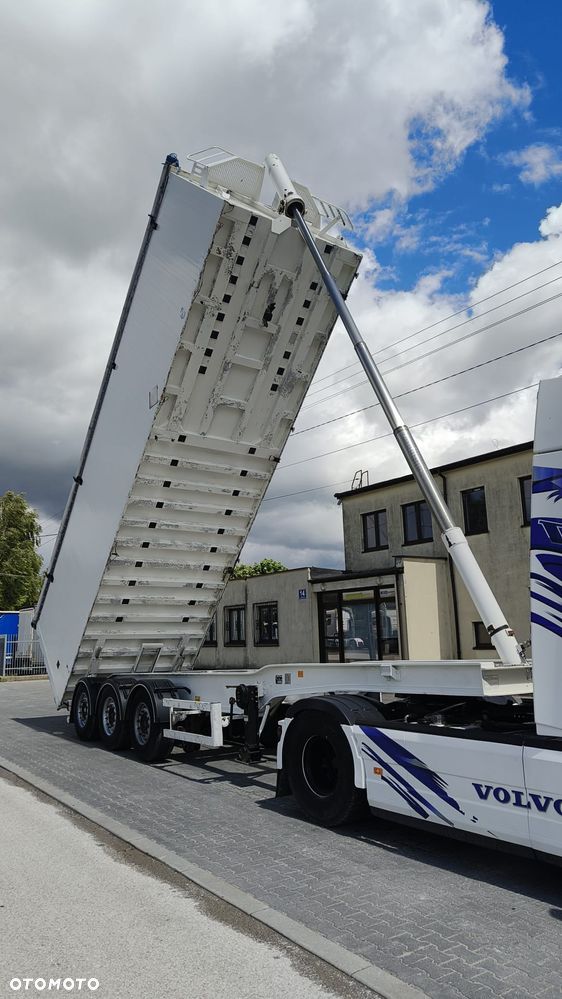 Benalu WYWROTKA 56m3 ALUMINIOWA / OSIE MERCEDES/OŚ PODNOSZONA / DRZWI / SZYBER ZBOŻOWY - 3