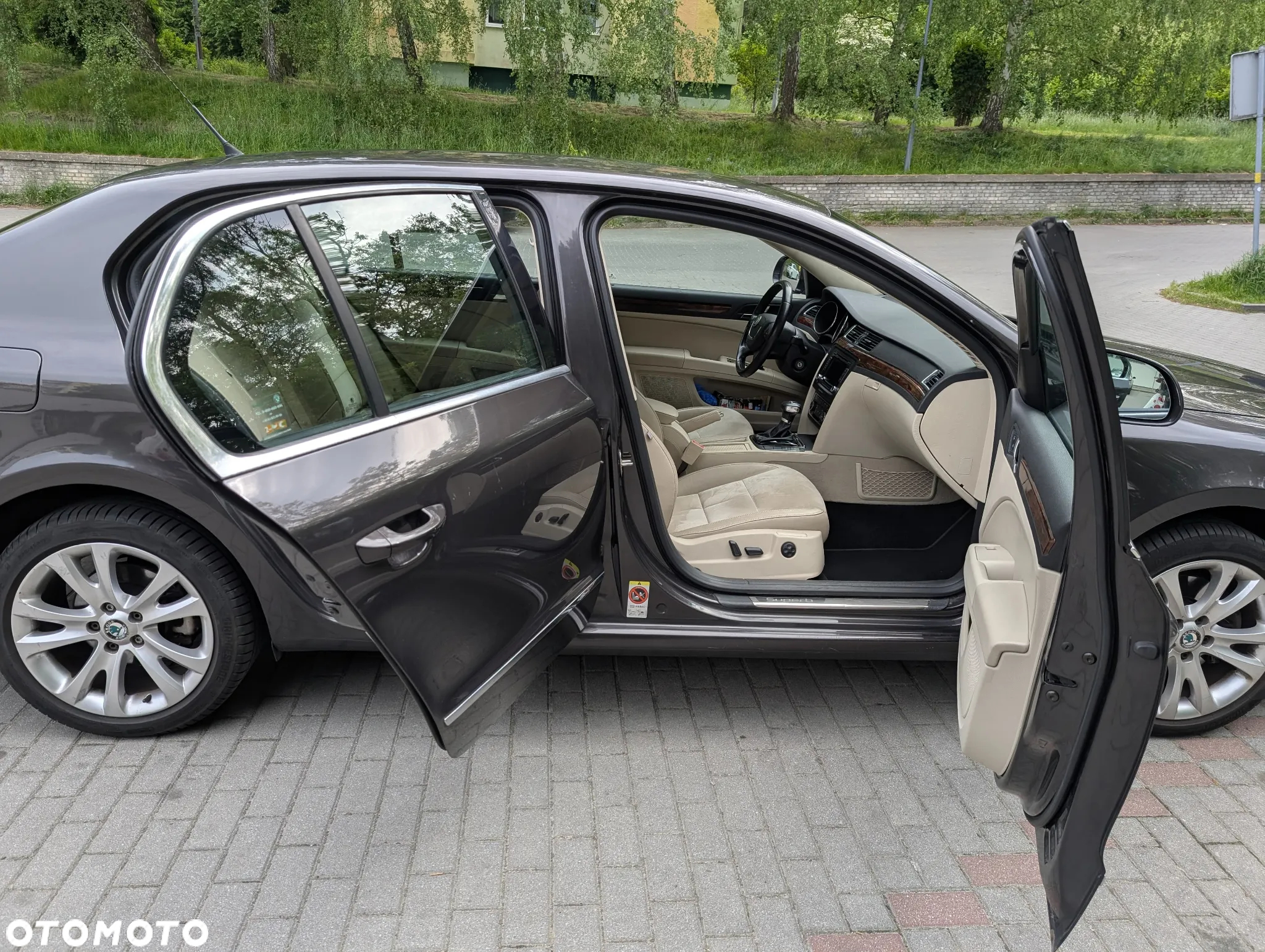 Skoda Superb 2.0 TDI Elegance DSG - 17