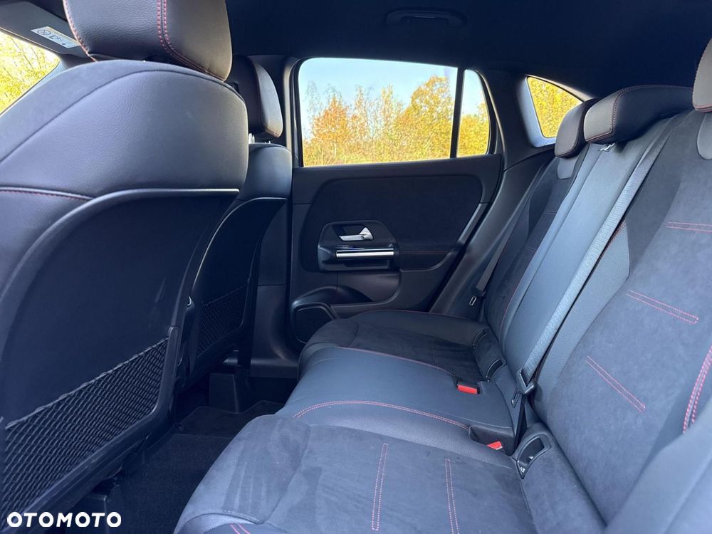 Mercedes-Benz GLA - 13