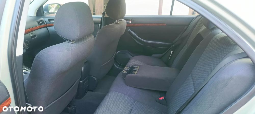 Toyota Avensis - 6