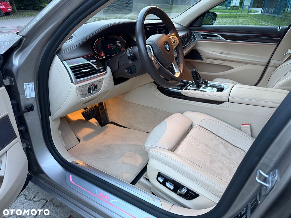 BMW Seria 7 740d xDrive - 14