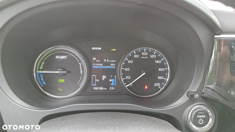 Mitsubishi Outlander Intense + - 17