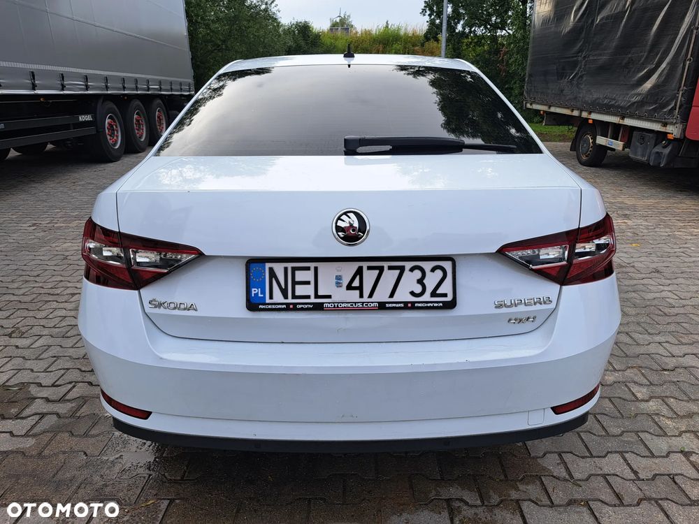 Skoda Superb 2.0 TDI 4x4 L&K DSG - 4