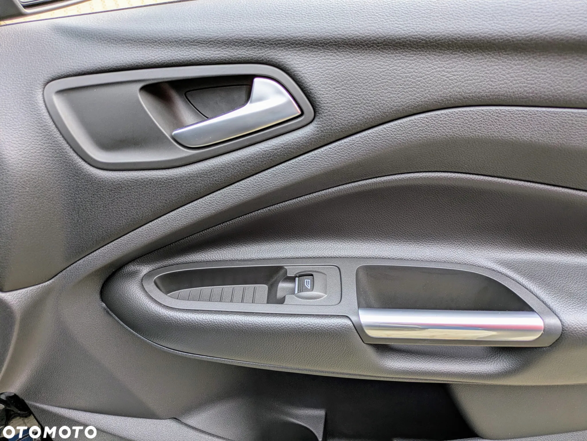 Ford Kuga 1.5 EcoBoost 2x4 ST-Line - 24
