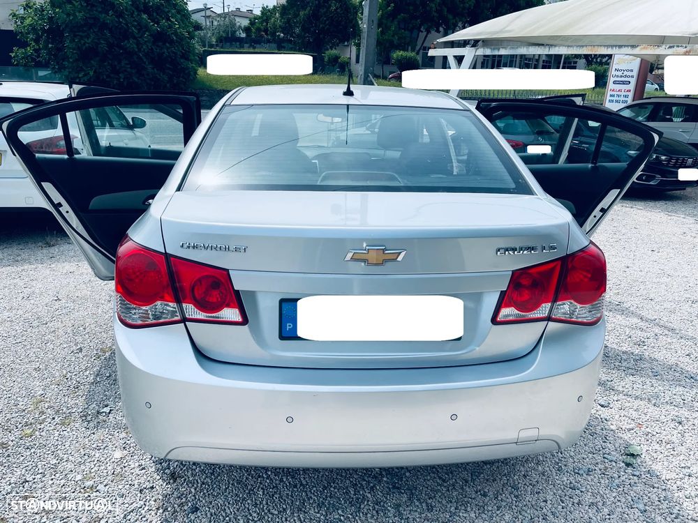 Chevrolet Cruze 1.6 LS - 8