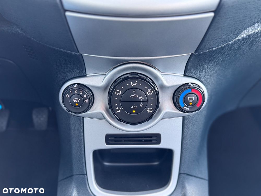 Ford Fiesta 1.25 Champions Edition - 21