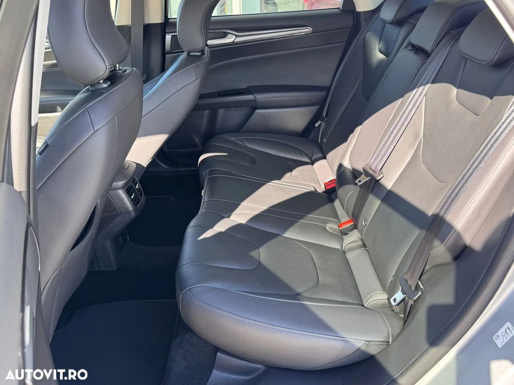 Ford Mondeo 2.0 HEV Titanium - 13