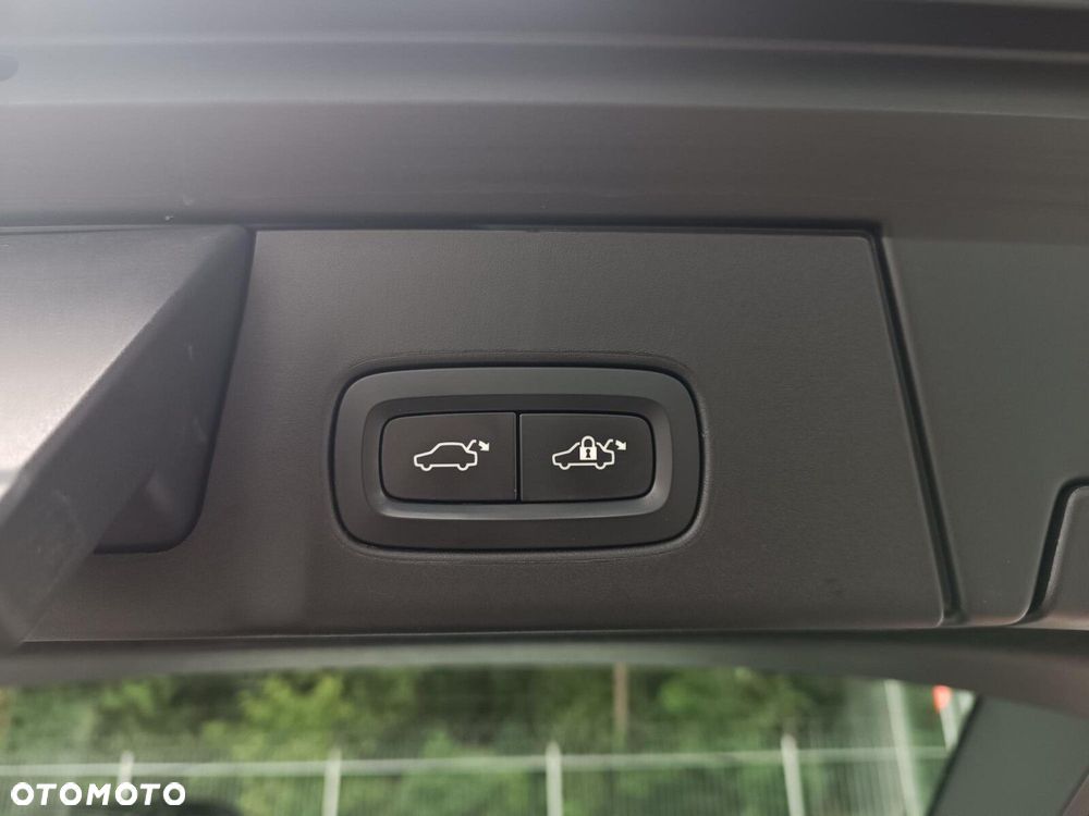 Volvo V90 Cross Country B5 D AWD Pro - 34