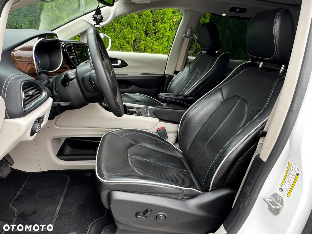 Chrysler Pacifica - 10