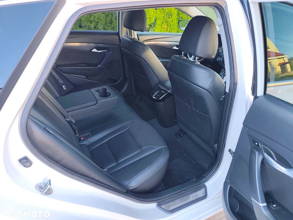 Hyundai i40 Kombi 1.7 CRDi DCT Premium - 24