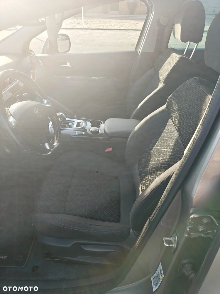 Peugeot 3008 2.0 HDi HYbrid4 - 5