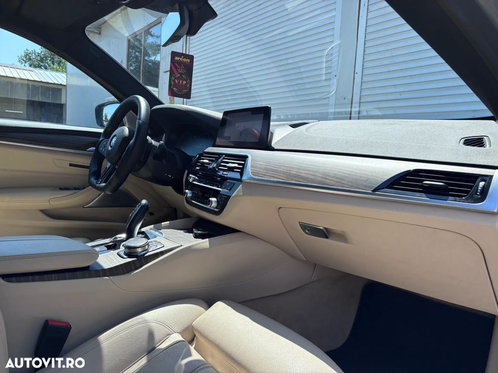 BMW Seria 5 530d xDrive Aut. - 32