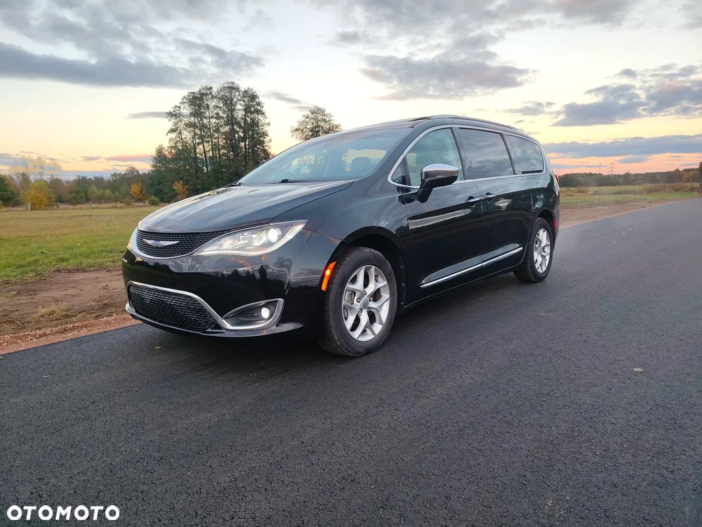 Chrysler Pacifica - 36