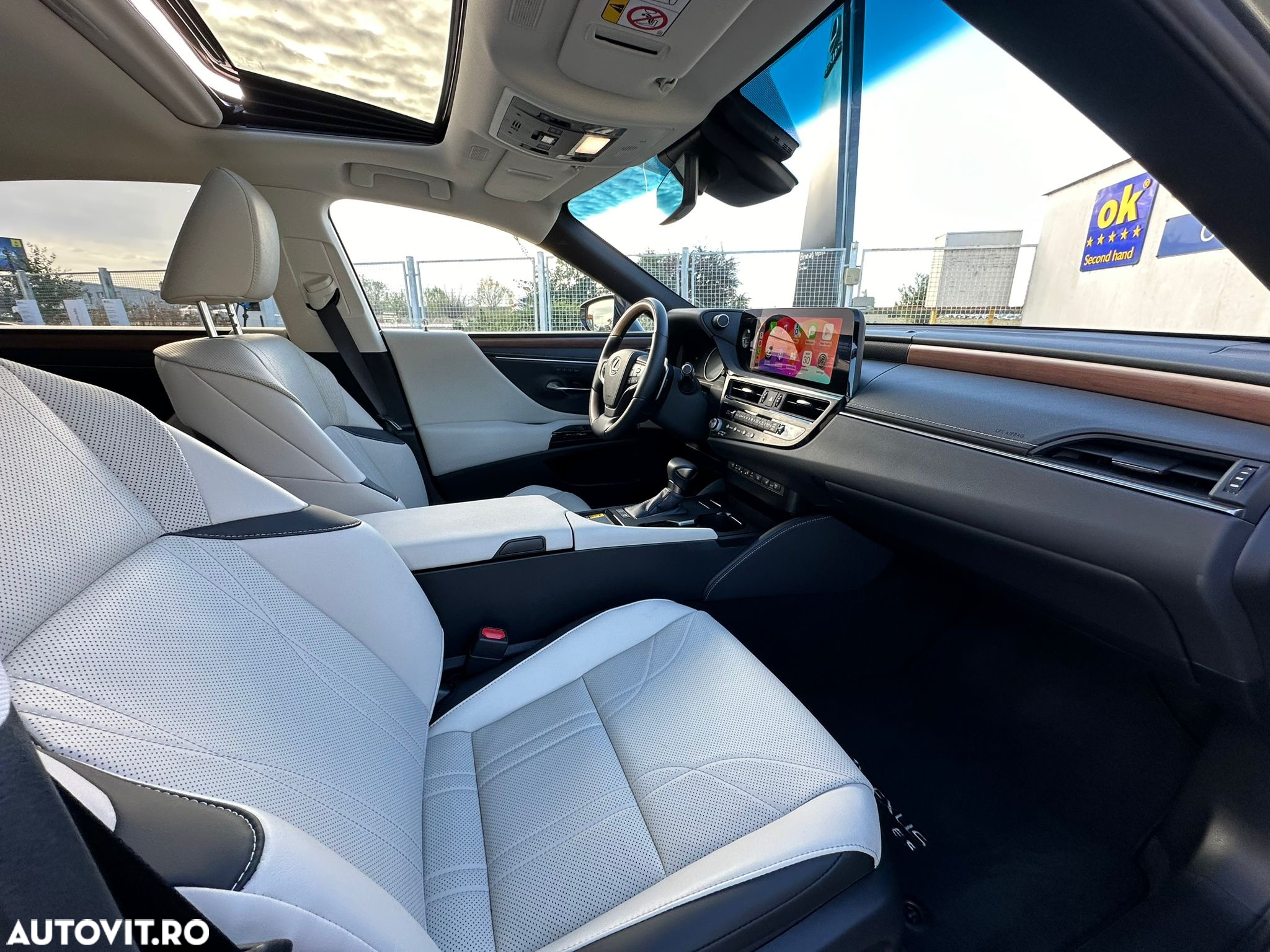 Lexus Seria ES 300h 2.5 TNGA HV 25H- 4X2 CVT Executive - 8