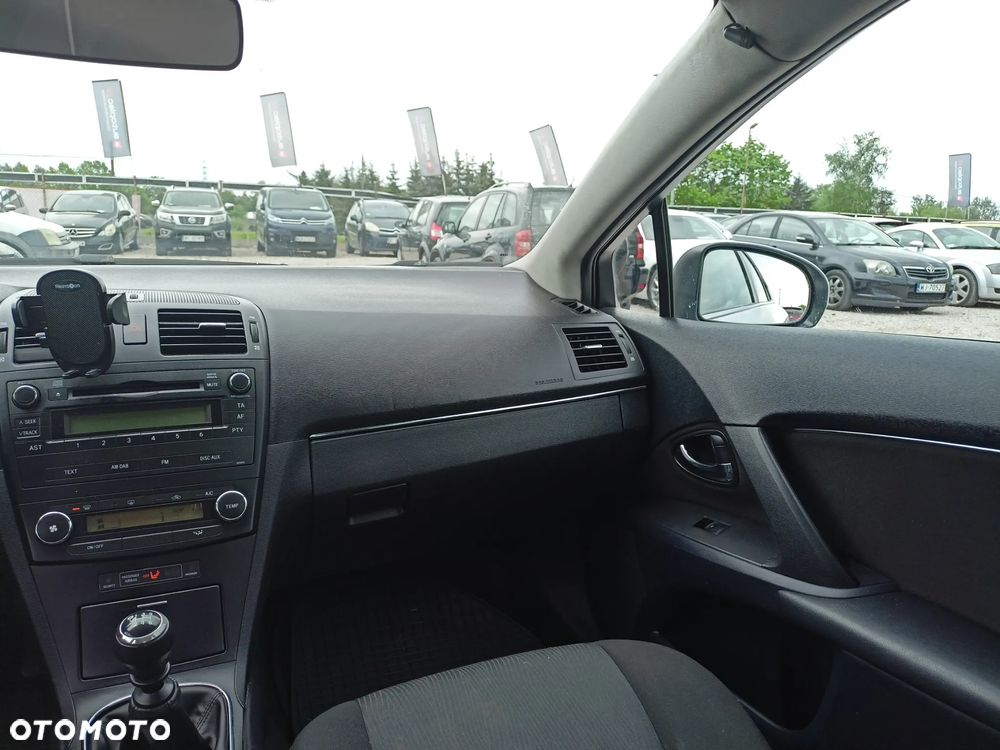 Toyota Avensis - 11