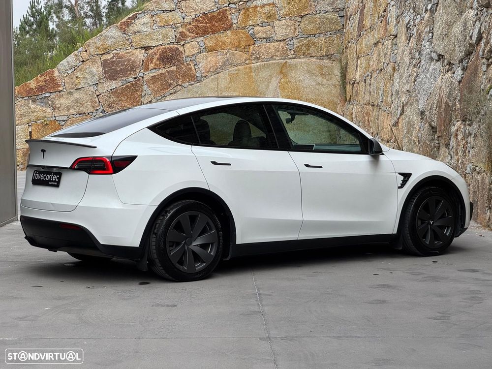 Tesla Model Y Standard Long Range RWD - 22