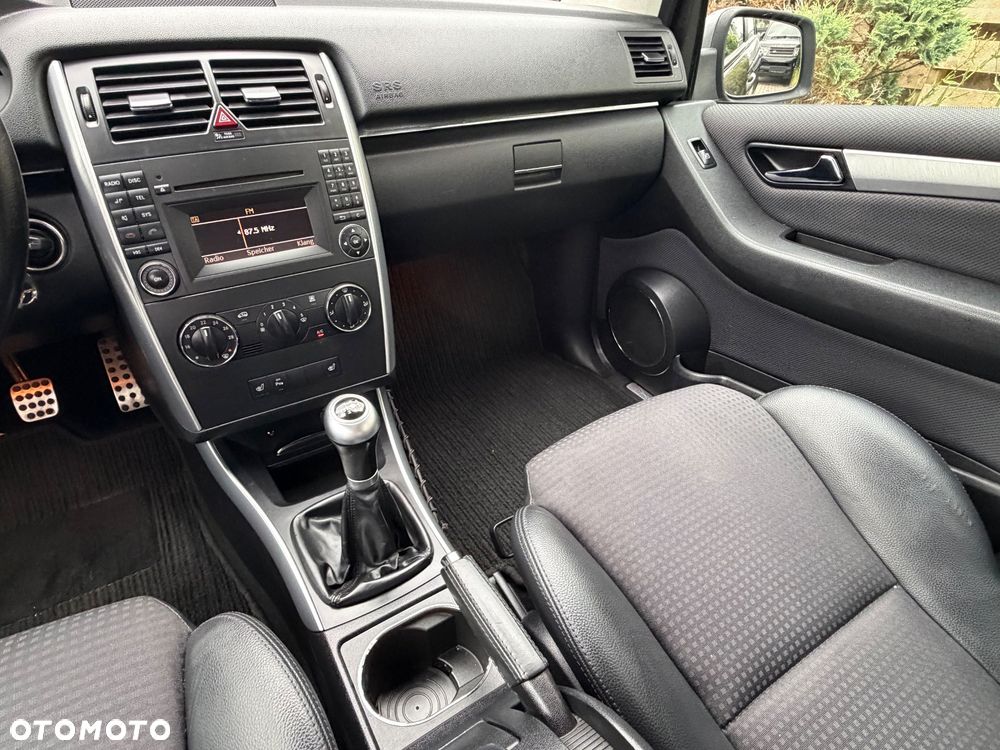 Mercedes-Benz Klasa B 200 Turbo SPORT EDITION - 25