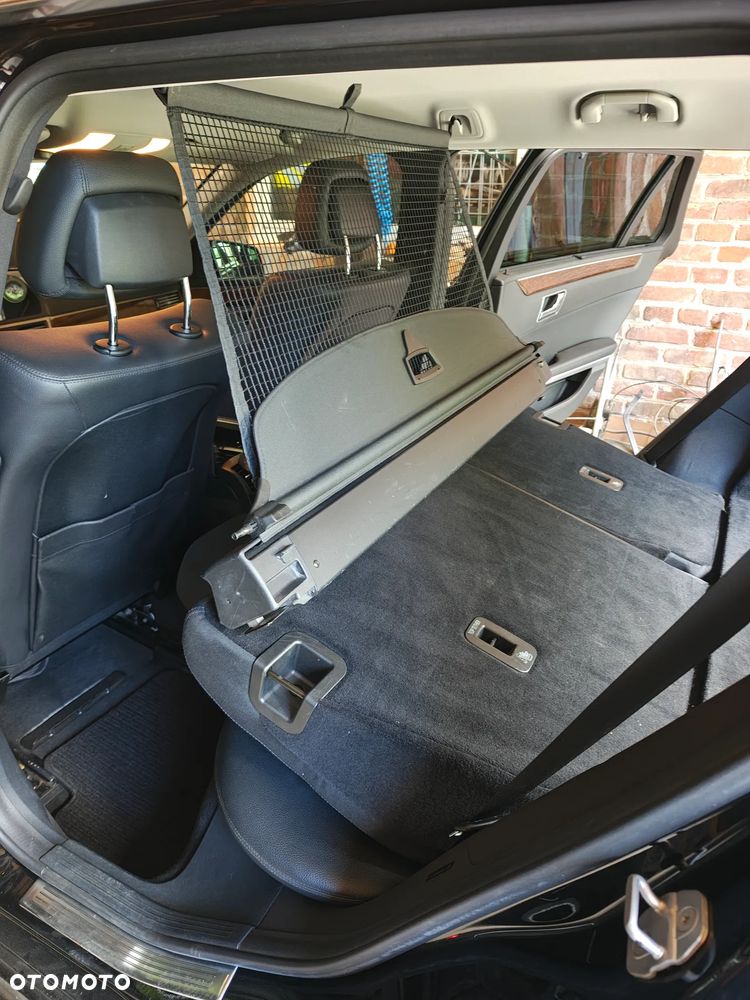 Mercedes-Benz Klasa E 200 CGI BlueEff - 17