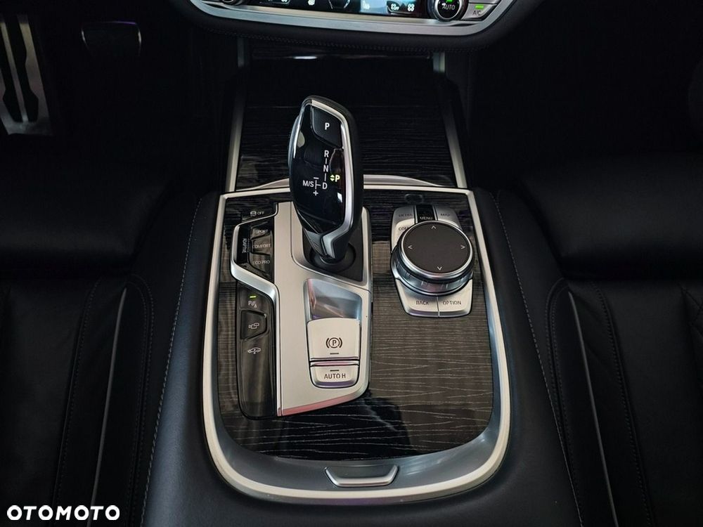 BMW Seria 7 - 37