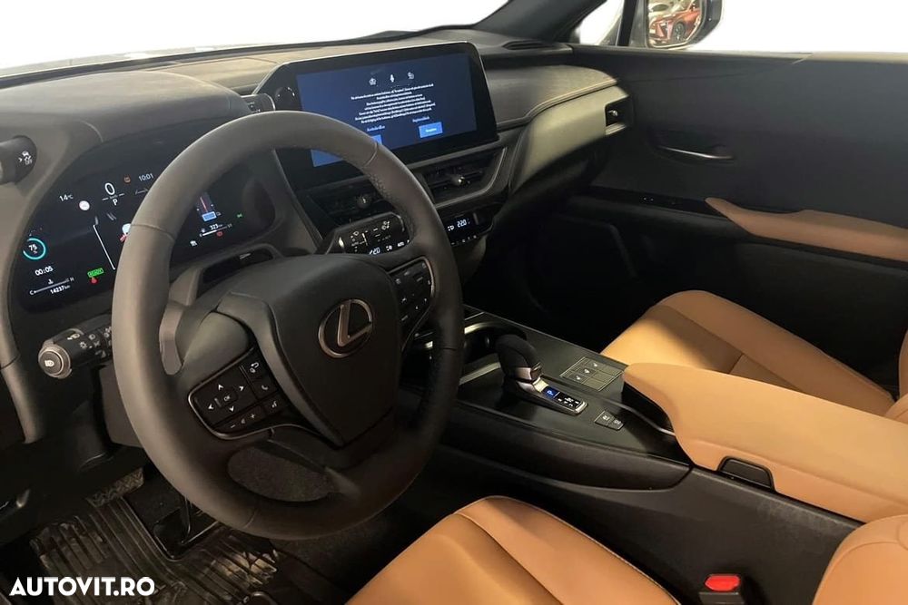 Lexus UX 300h (E-FOUR) F SPORT - 3