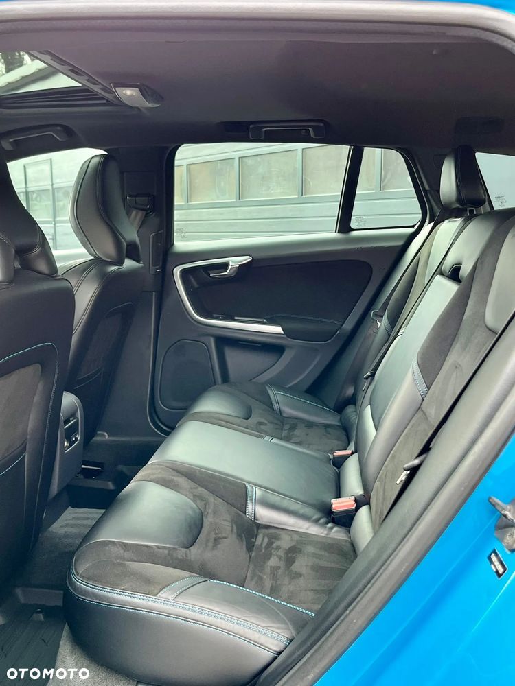 Volvo V60 T6 AWD R-Design - 14