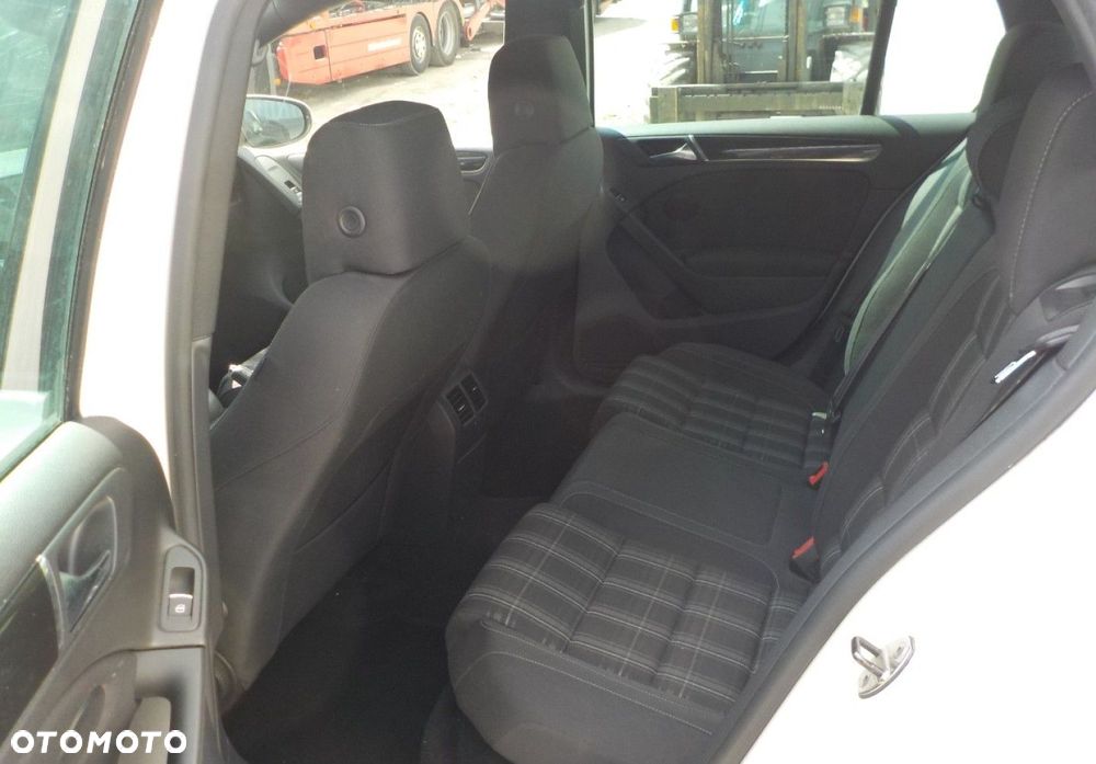 Volkswagen Golf - 20