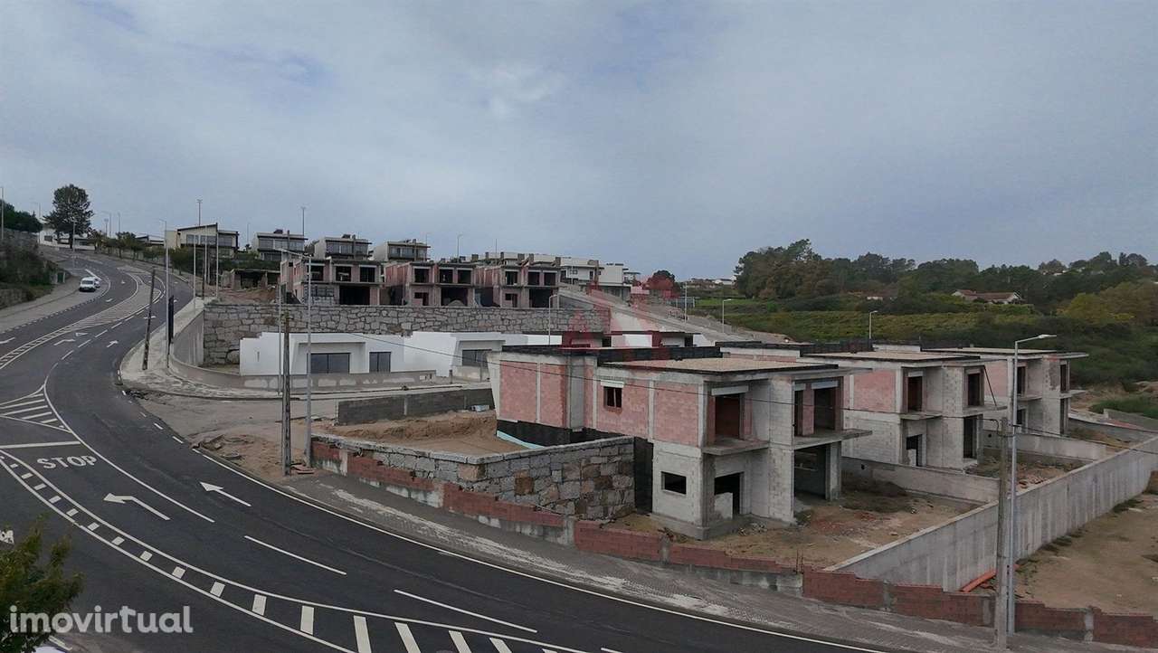 Moradia T3 com piscina em construção em Pias, Lousada - Grande imagem: 4/42