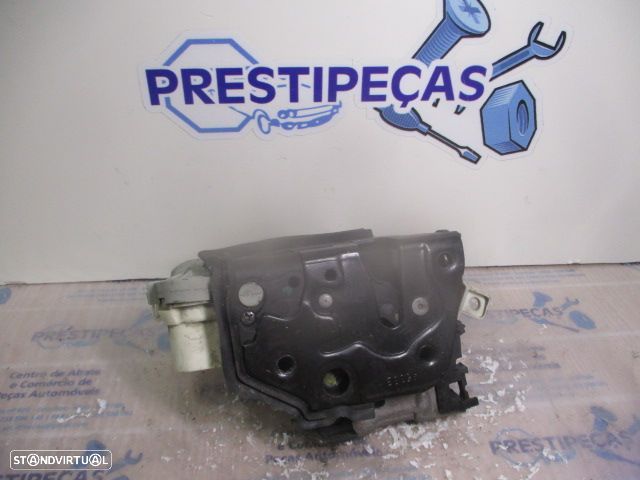 Fecho 8X1837015 AUDI A1 SPORTBACK 8X FASE 1 2013 1.6TDI 105CV 5P PRETO FE 7 PINOS - 3