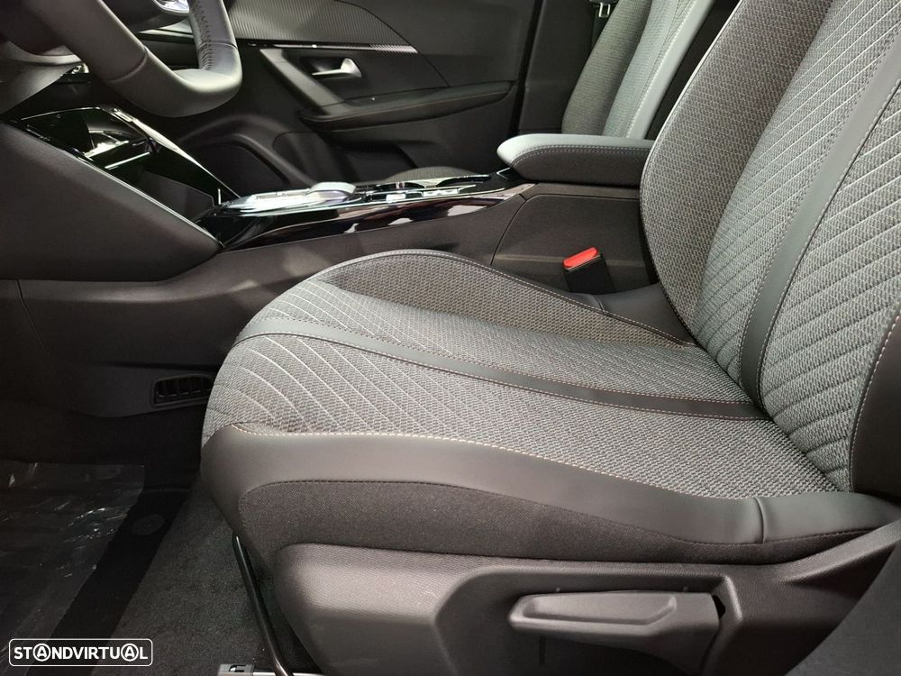 Peugeot e-2008 54 kWh Allure - 21
