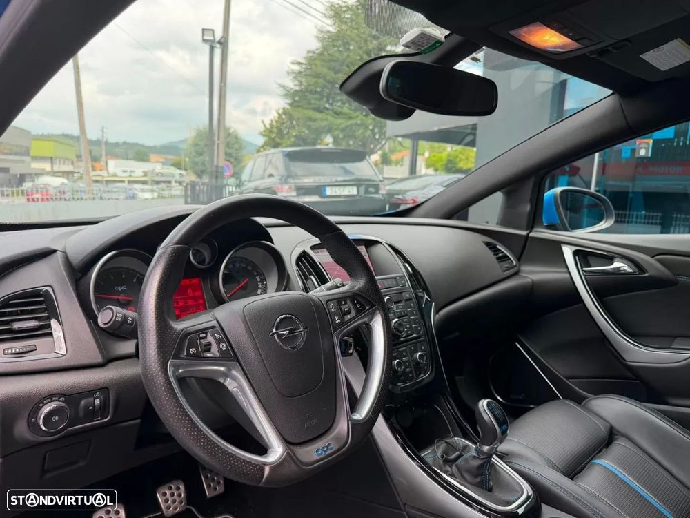 Opel Astra GTC OPC 2.0 T - 10