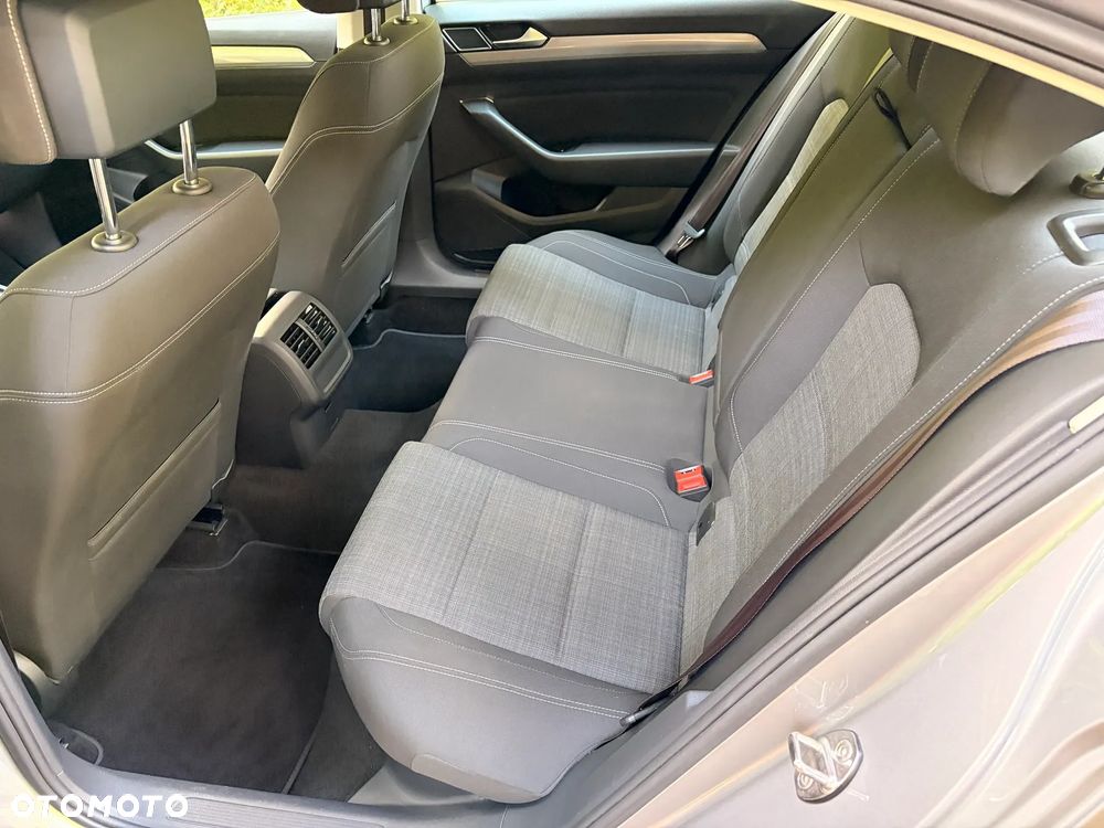 Volkswagen Passat 2.0 TDI EVO Elegance - 13