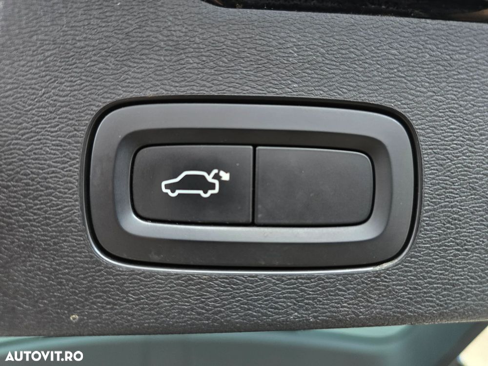 Volvo V60 T6 AWD Twin Engine Geartronic Momentum Pro - 32